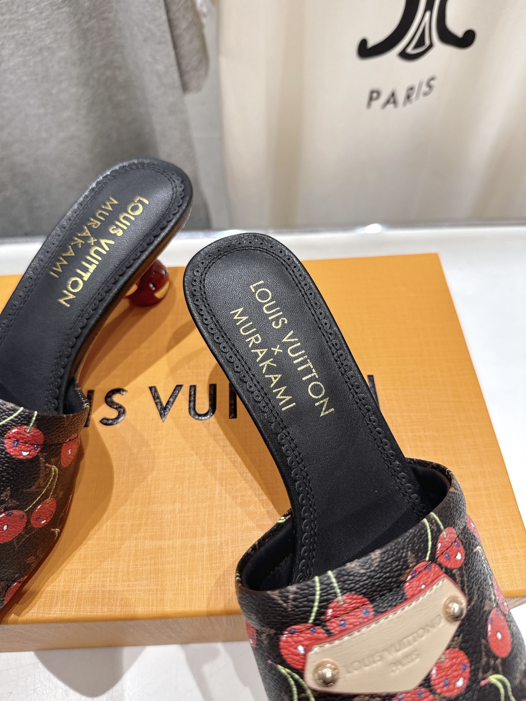 高版本出厂
  Louis Vuitton ss25 new arrival LV驴牌夏季新品高跟拖鞋系