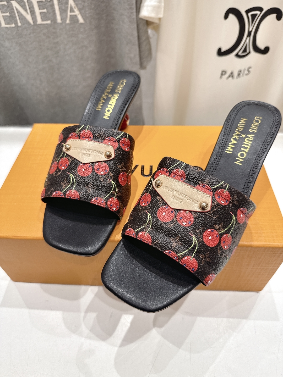 高版本出厂
  Louis Vuitton ss25 new arrival LV驴牌夏季新品高跟拖鞋系
