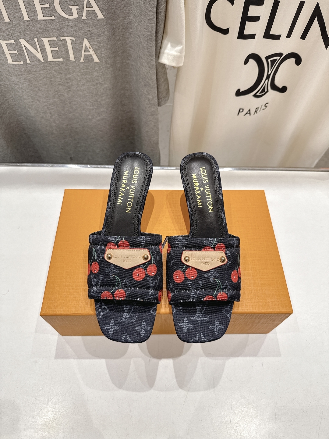 高版本出厂
  Louis Vuitton ss25 new arrival LV驴牌夏季新品高跟拖鞋系