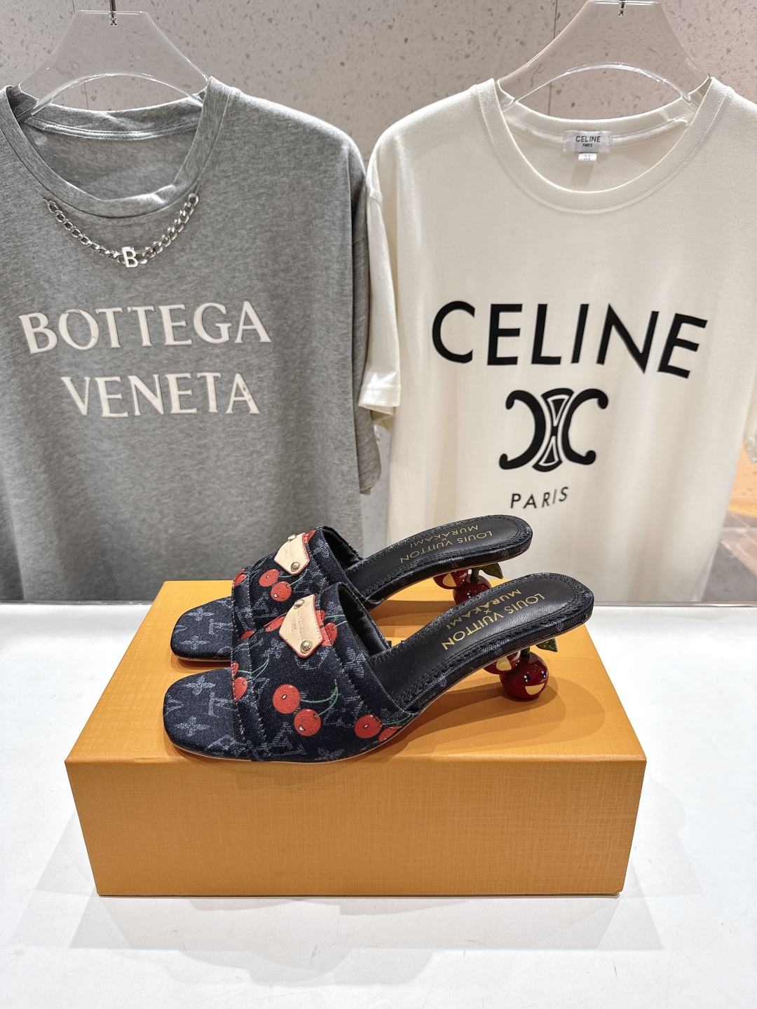 高版本出厂
  Louis Vuitton ss25 new arrival LV驴牌夏季新品高跟拖鞋系