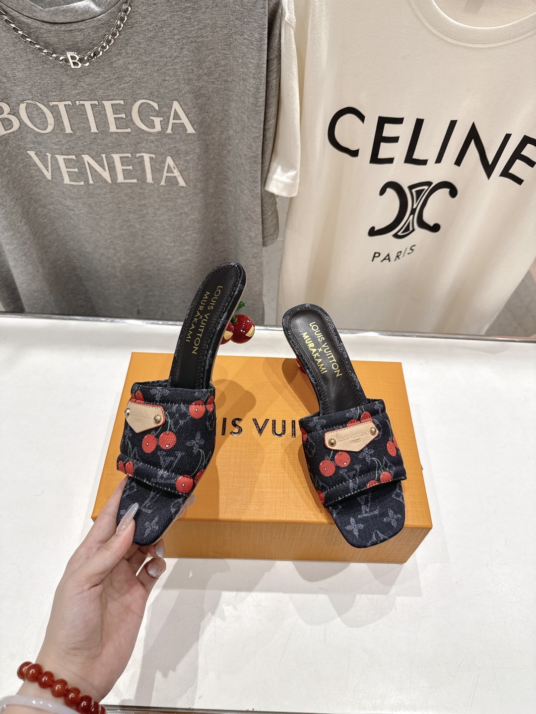 高版本出厂
  Louis Vuitton ss25 new arrival LV驴牌夏季新品高跟拖鞋系