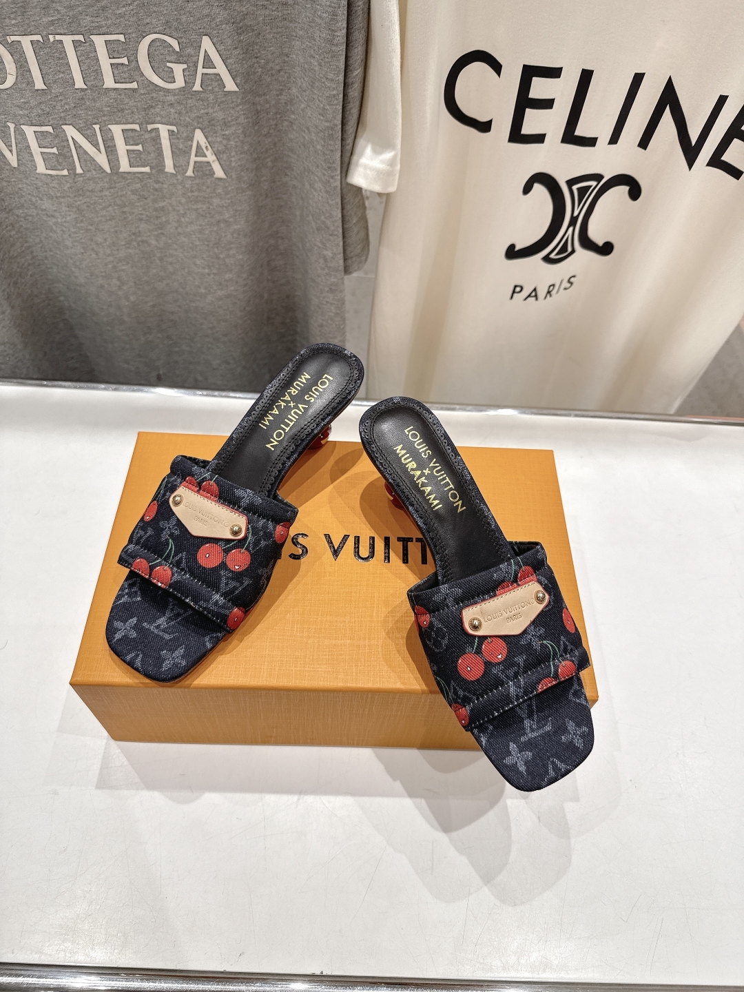 高版本出厂
  Louis Vuitton ss25 new arrival LV驴牌夏季新品高跟拖鞋系