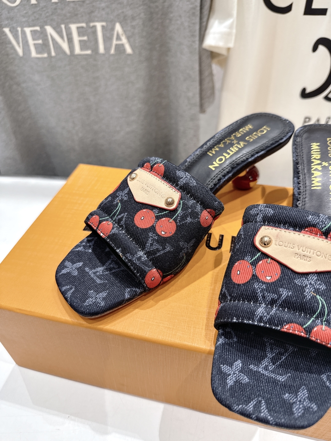 高版本出厂
  Louis Vuitton ss25 new arrival LV驴牌夏季新品高跟拖鞋系