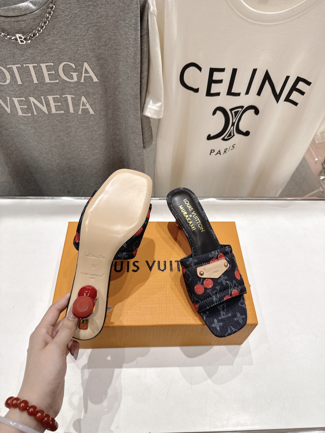 高版本出厂
  Louis Vuitton ss25 new arrival LV驴牌夏季新品高跟拖鞋系