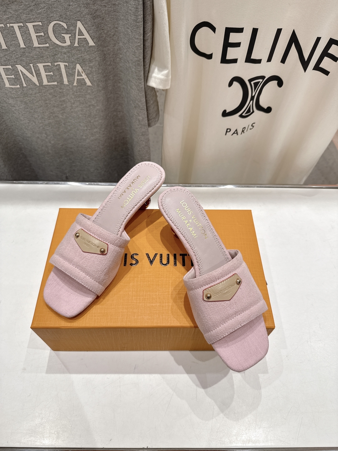 高版本出厂
  Louis Vuitton ss25 new arrival LV驴牌夏季新品高跟拖鞋系