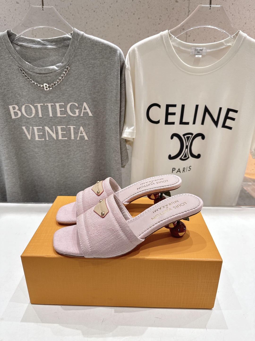 高版本出厂
  Louis Vuitton ss25 new arrival LV驴牌夏季新品高跟拖鞋系