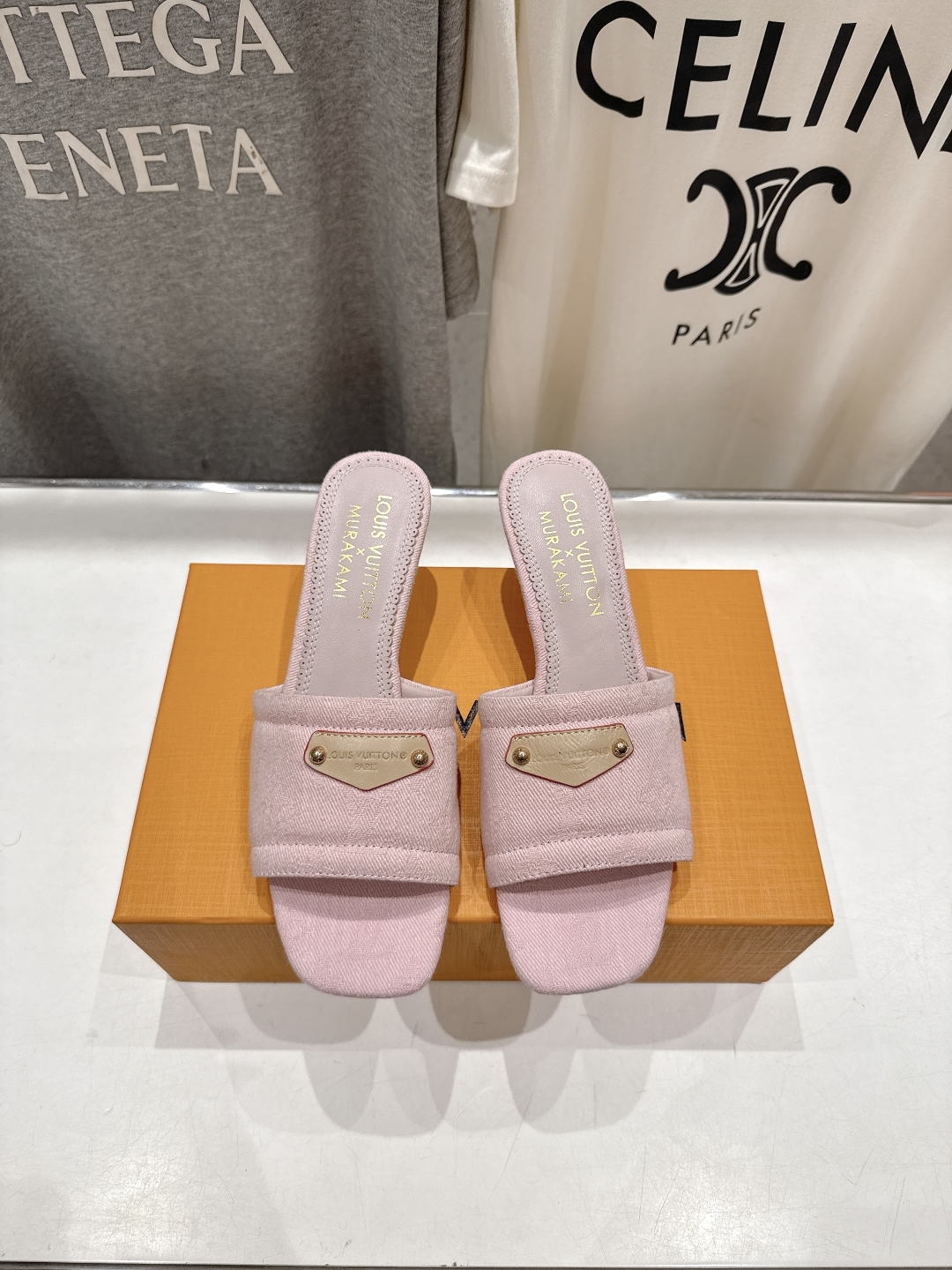 高版本出厂
  Louis Vuitton ss25 new arrival LV驴牌夏季新品高跟拖鞋系