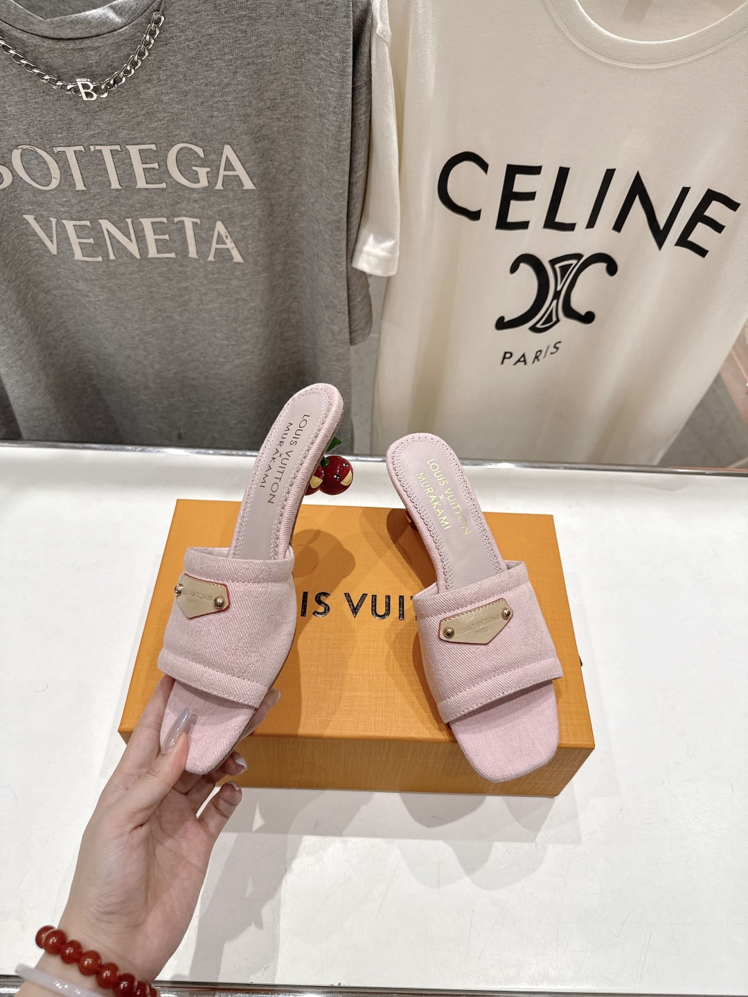 高版本出厂
  Louis Vuitton ss25 new arrival LV驴牌夏季新品高跟拖鞋系
