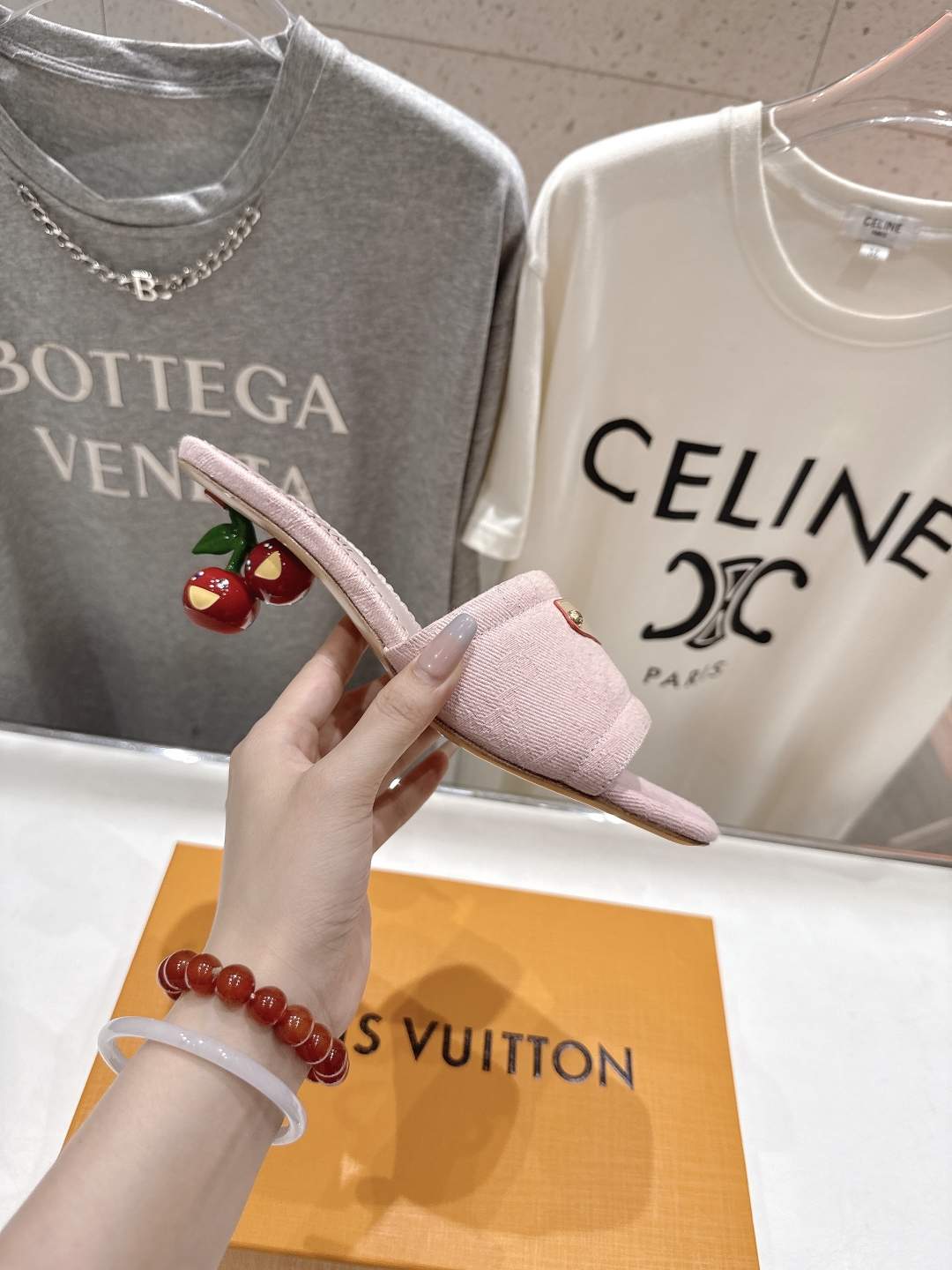 高版本出厂
  Louis Vuitton ss25 new arrival LV驴牌夏季新品高跟拖鞋系