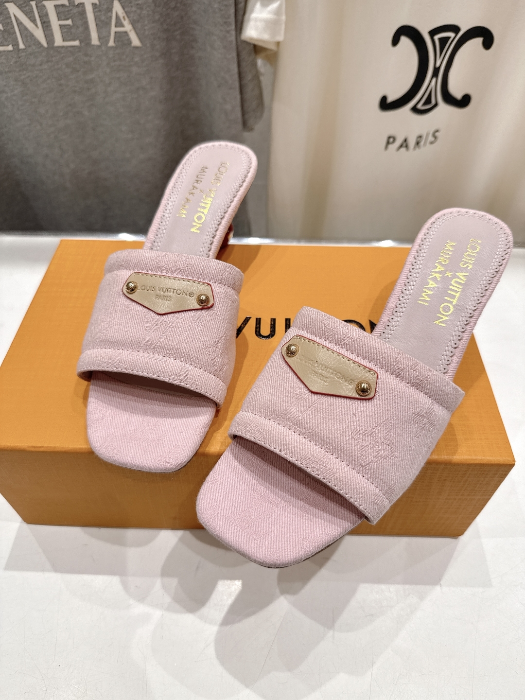 高版本出厂
  Louis Vuitton ss25 new arrival LV驴牌夏季新品高跟拖鞋系