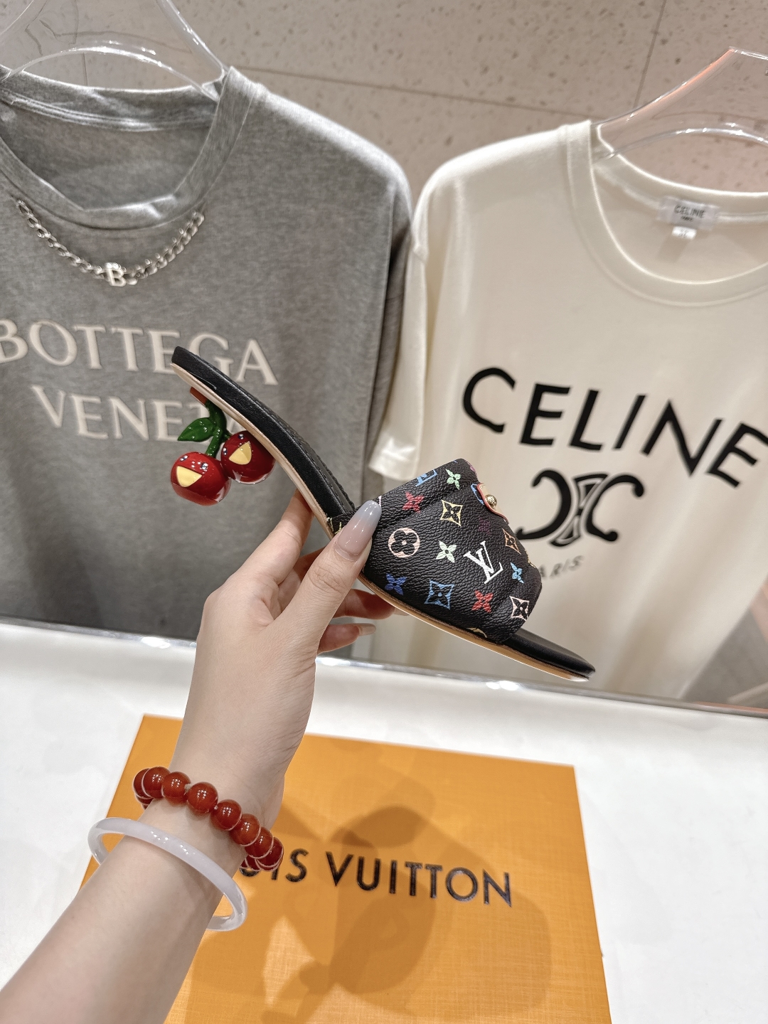 高版本出厂
  Louis Vuitton ss25 new arrival LV驴牌夏季新品高跟拖鞋系
