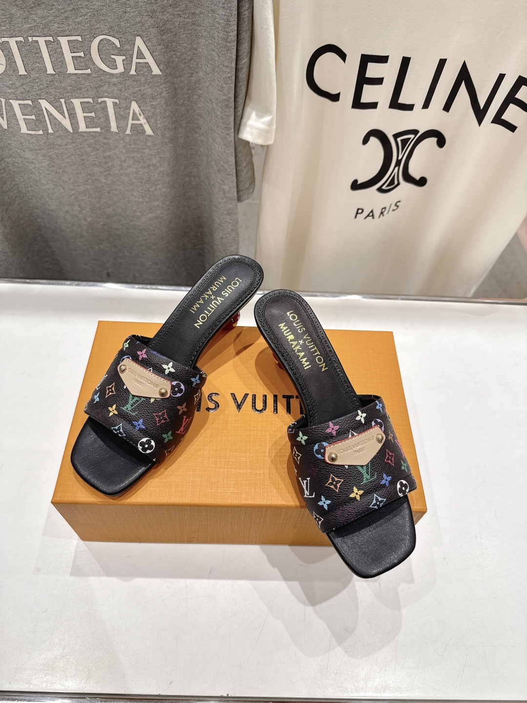 高版本出厂
  Louis Vuitton ss25 new arrival LV驴牌夏季新品高跟拖鞋系
