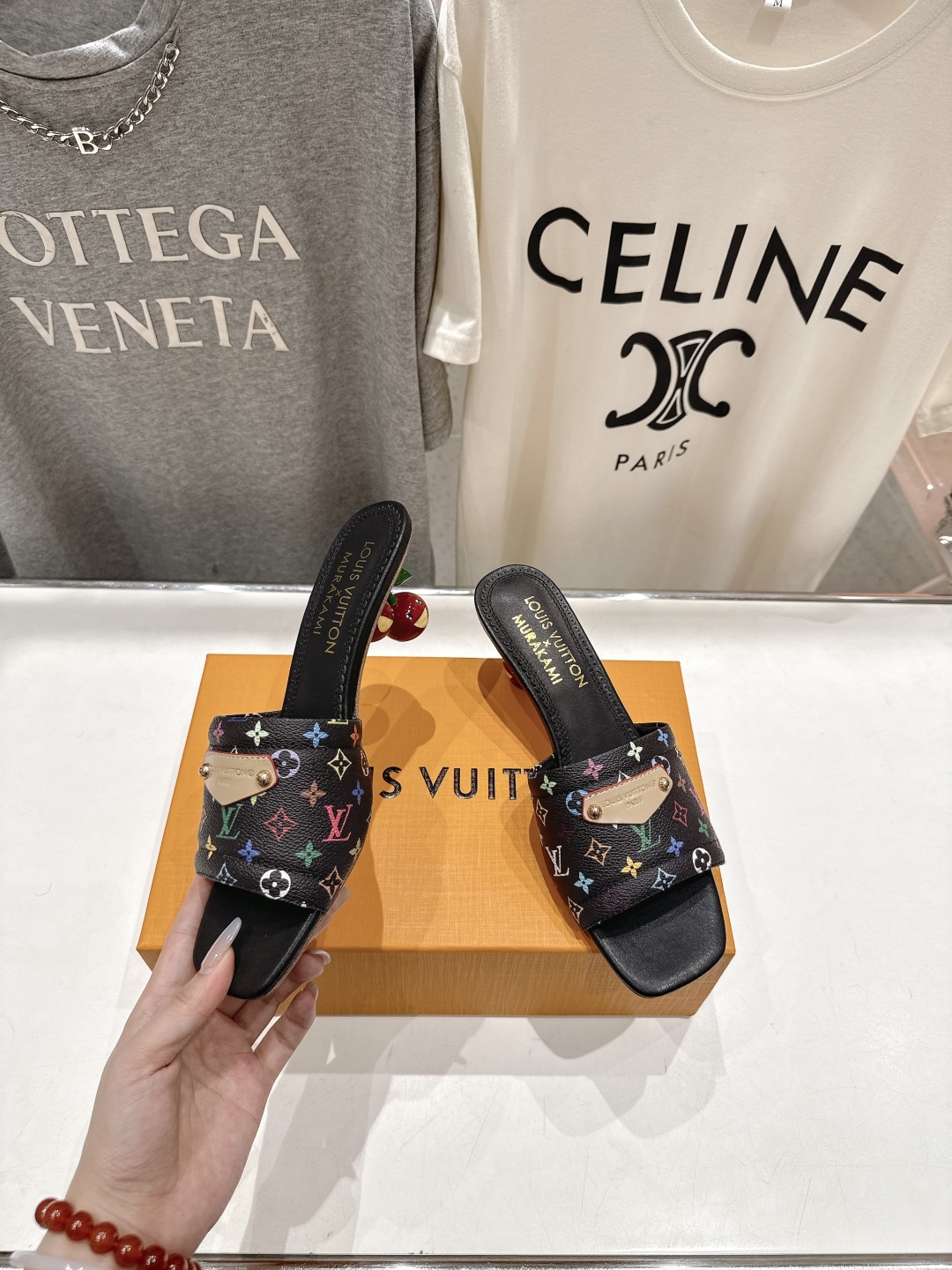 高版本出厂
  Louis Vuitton ss25 new arrival LV驴牌夏季新品高跟拖鞋系