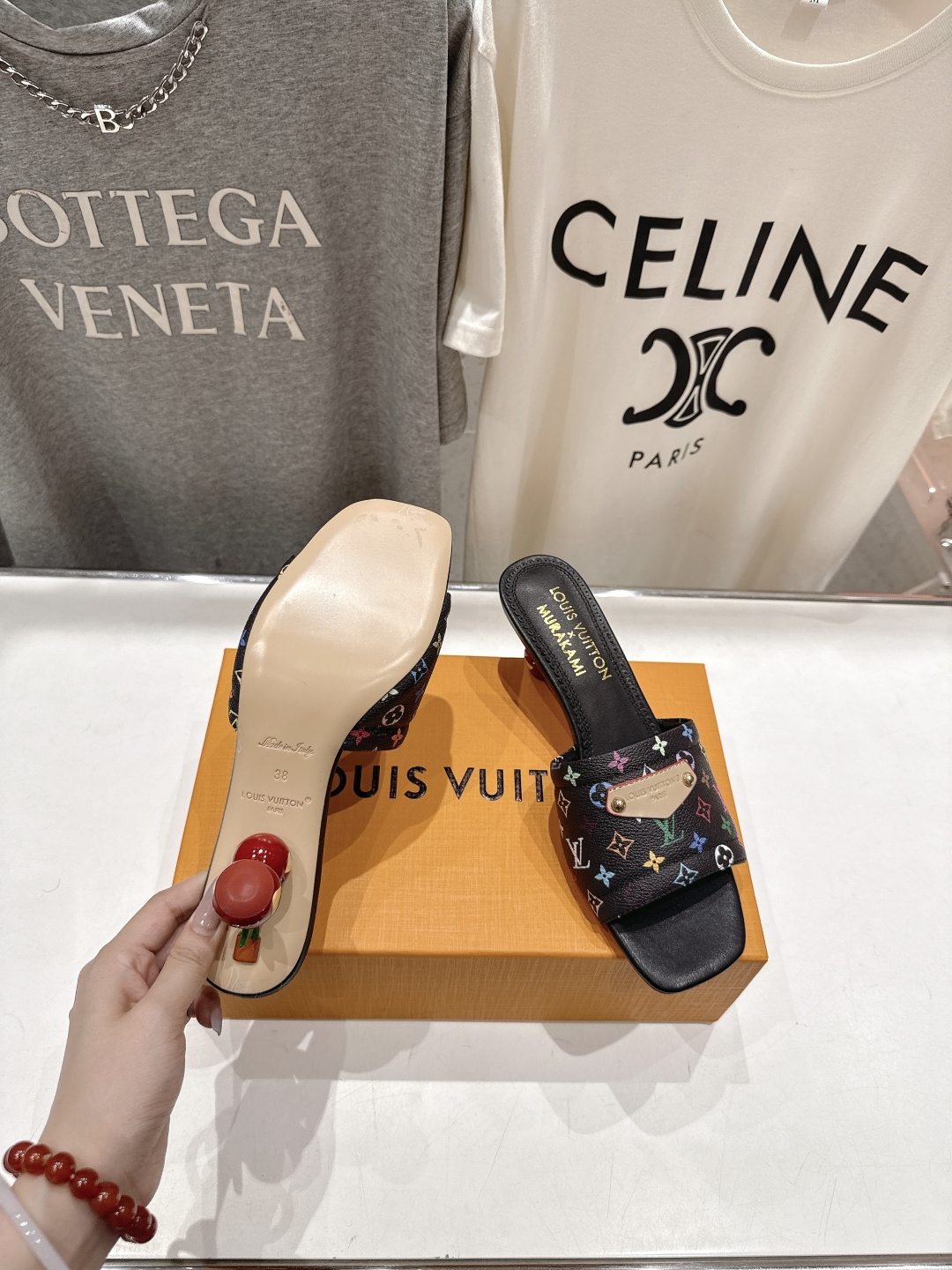 高版本出厂
  Louis Vuitton ss25 new arrival LV驴牌夏季新品高跟拖鞋系