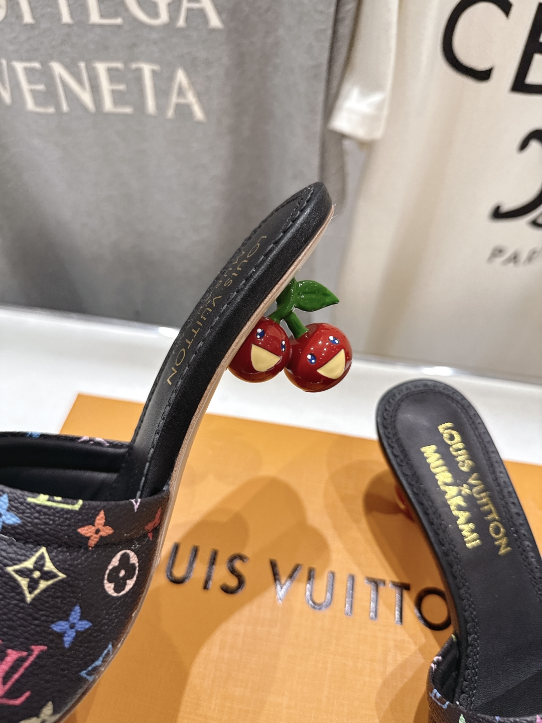 高版本出厂
  Louis Vuitton ss25 new arrival LV驴牌夏季新品高跟拖鞋系