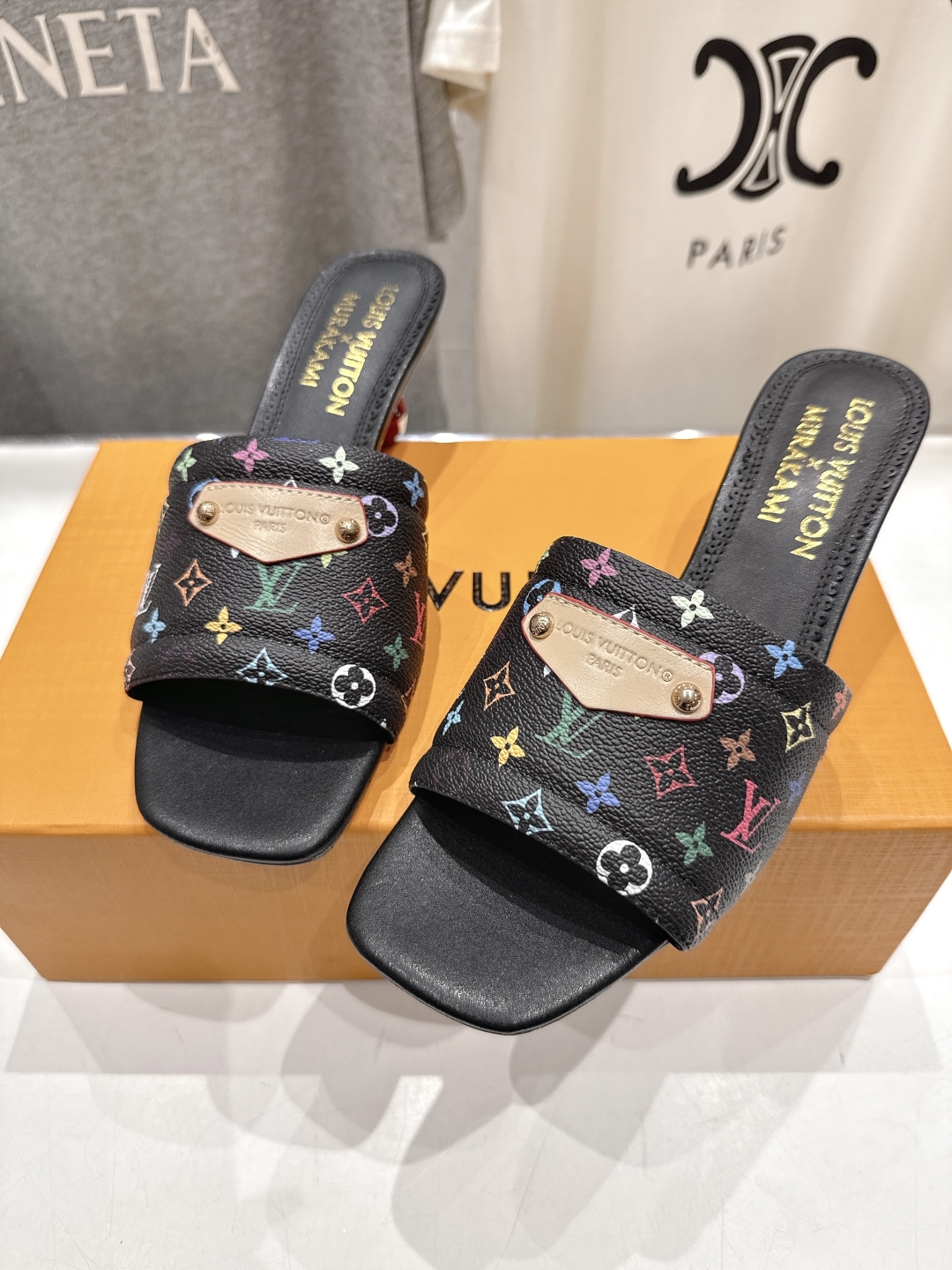 高版本出厂
  Louis Vuitton ss25 new arrival LV驴牌夏季新品高跟拖鞋系