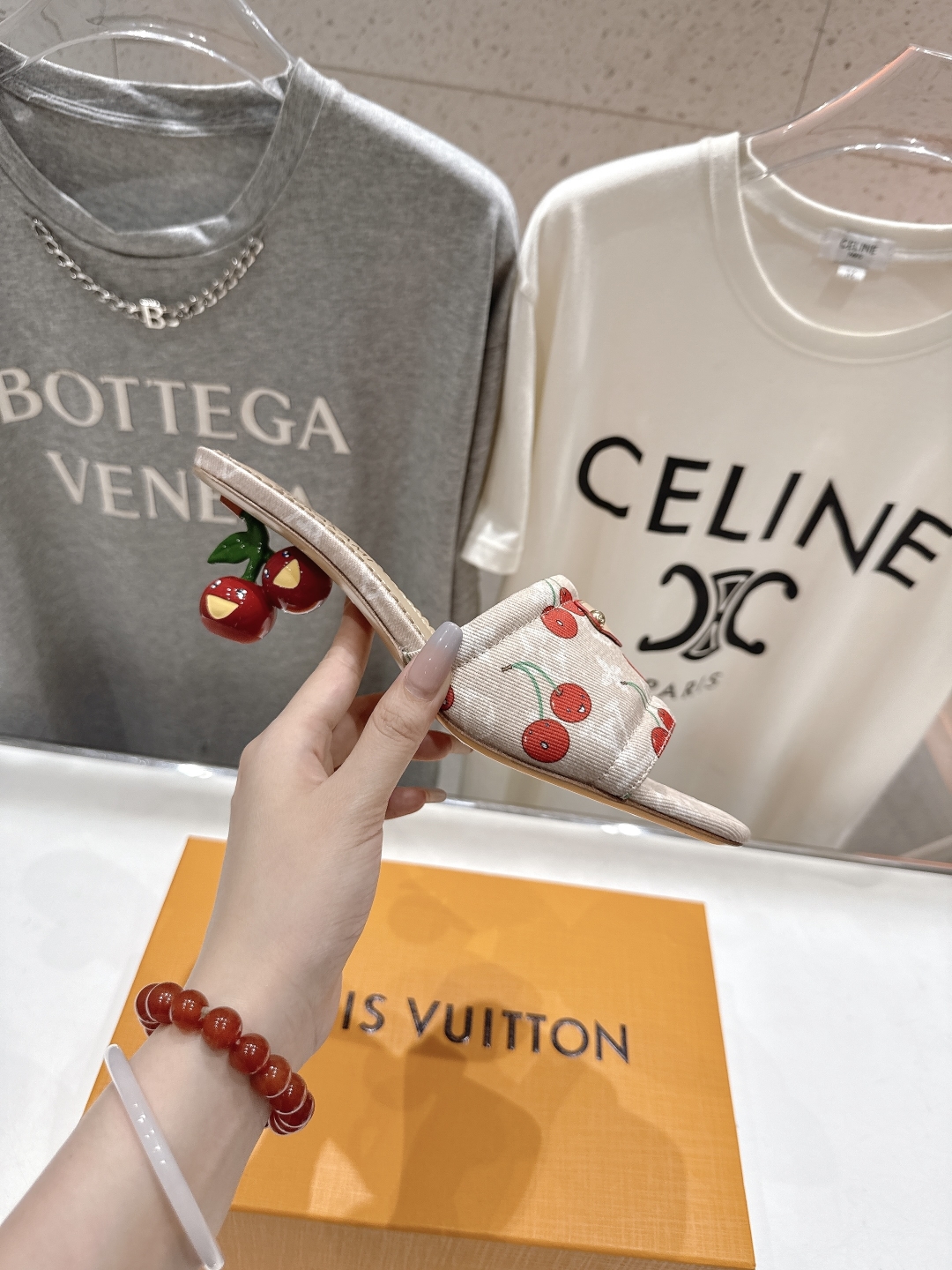 高版本出厂
  Louis Vuitton ss25 new arrival LV驴牌夏季新品高跟拖鞋系