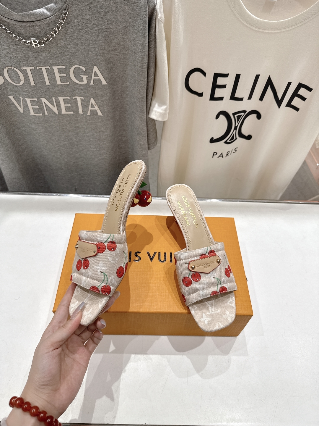 高版本出厂
  Louis Vuitton ss25 new arrival LV驴牌夏季新品高跟拖鞋系