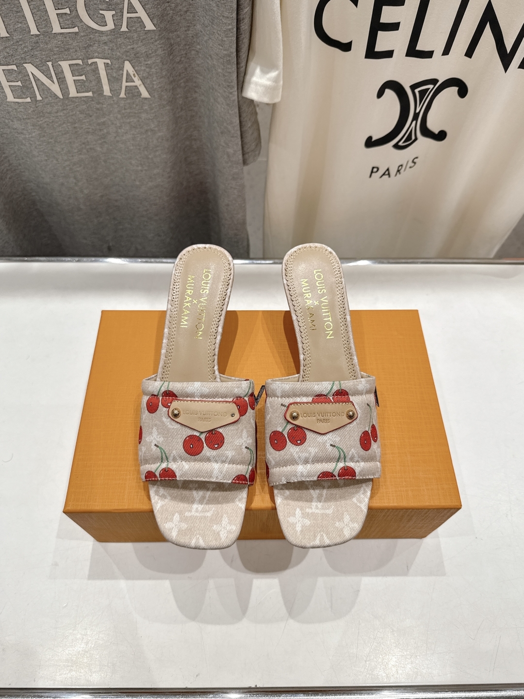 高版本出厂
  Louis Vuitton ss25 new arrival LV驴牌夏季新品高跟拖鞋系