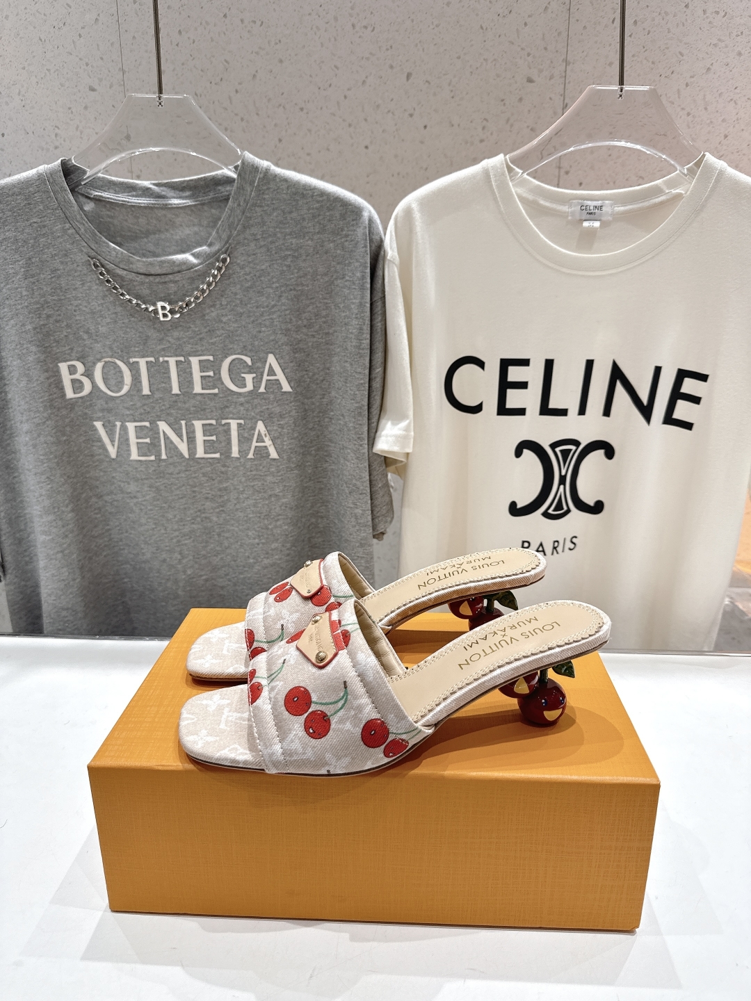 高版本出厂
  Louis Vuitton ss25 new arrival LV驴牌夏季新品高跟拖鞋系
