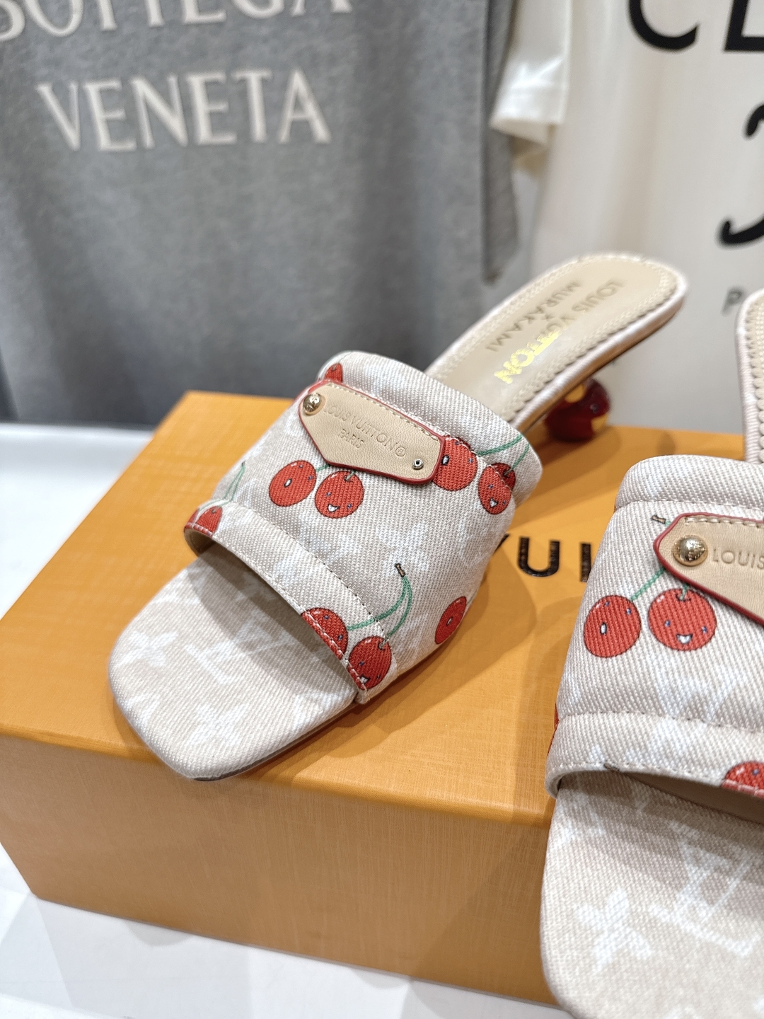 高版本出厂
  Louis Vuitton ss25 new arrival LV驴牌夏季新品高跟拖鞋系