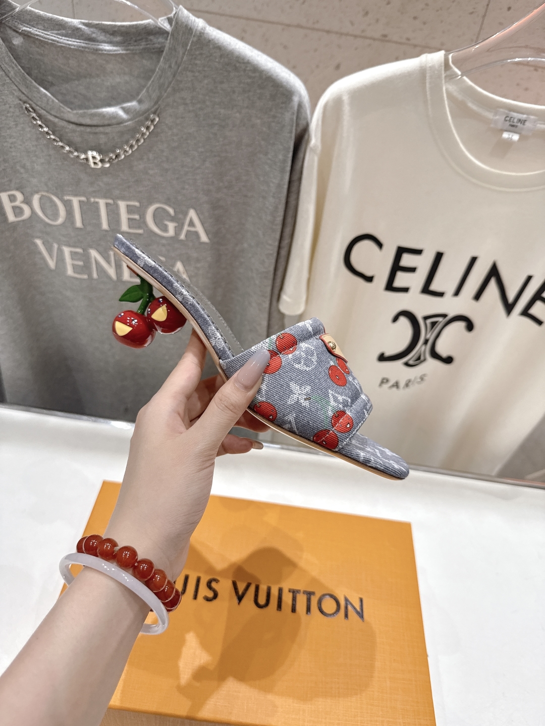 高版本出厂
  Louis Vuitton ss25 new arrival LV驴牌夏季新品高跟拖鞋系