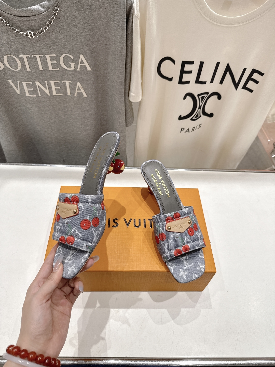 高版本出厂
  Louis Vuitton ss25 new arrival LV驴牌夏季新品高跟拖鞋系