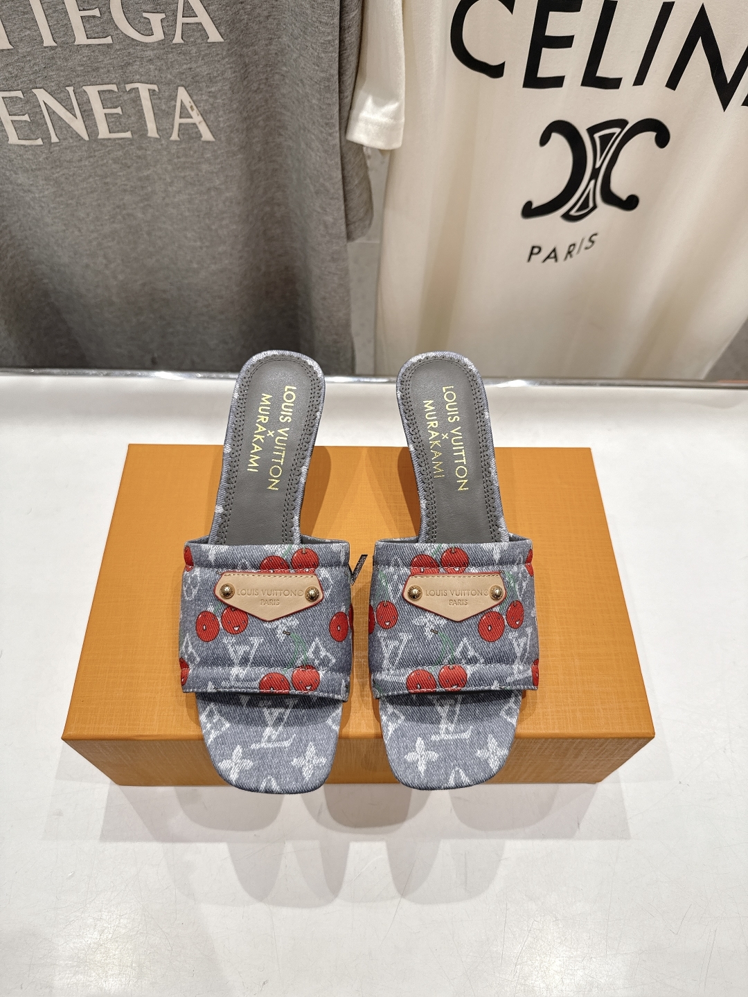 高版本出厂
  Louis Vuitton ss25 new arrival LV驴牌夏季新品高跟拖鞋系