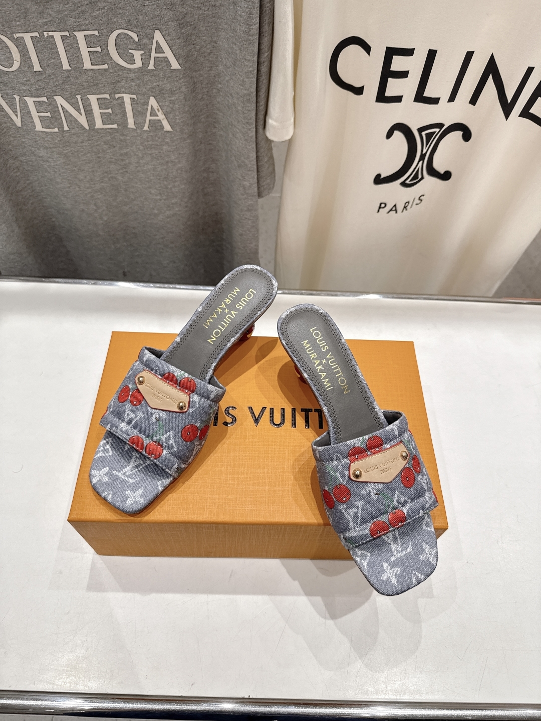 高版本出厂
  Louis Vuitton ss25 new arrival LV驴牌夏季新品高跟拖鞋系