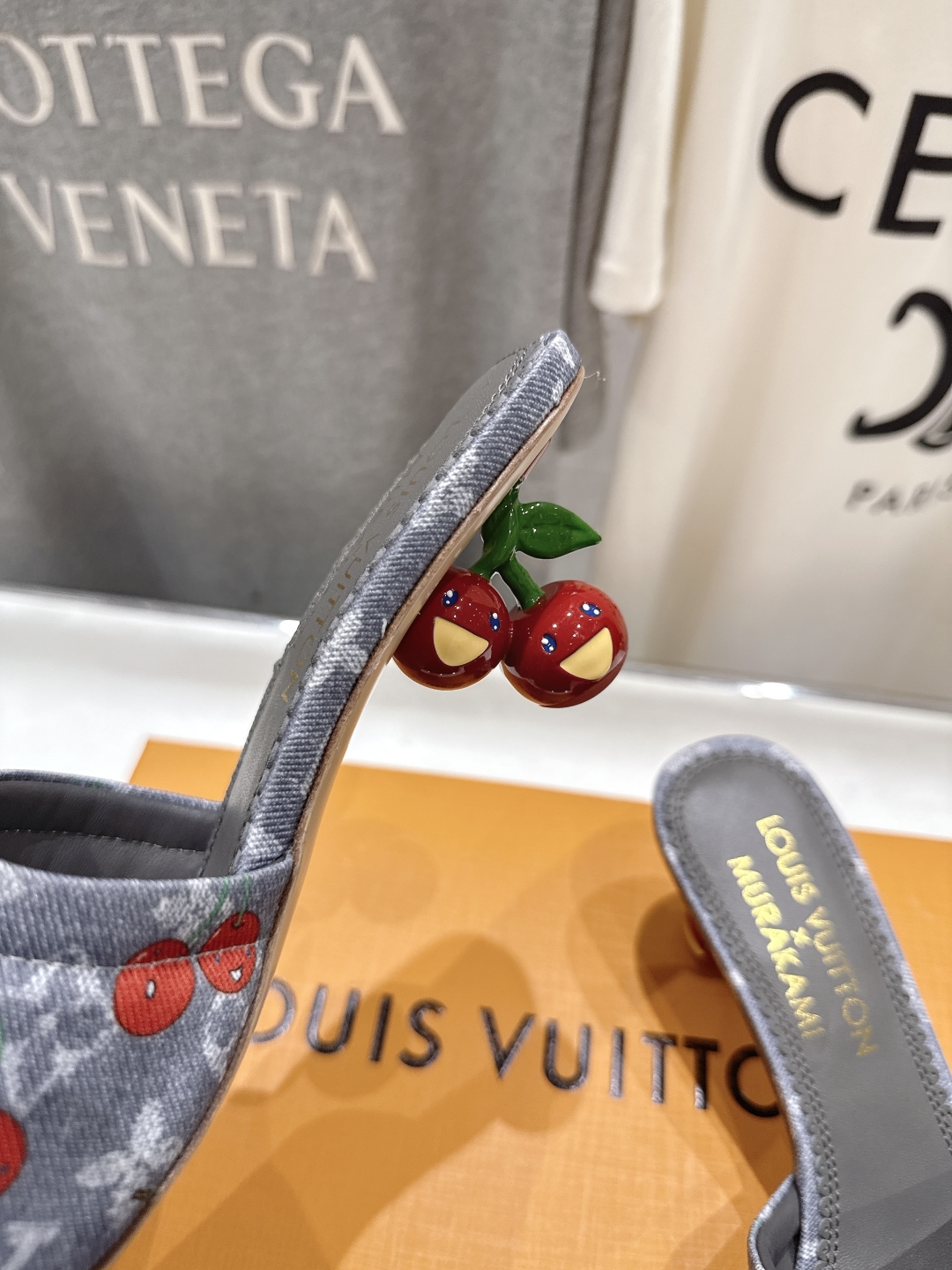 高版本出厂
  Louis Vuitton ss25 new arrival LV驴牌夏季新品高跟拖鞋系