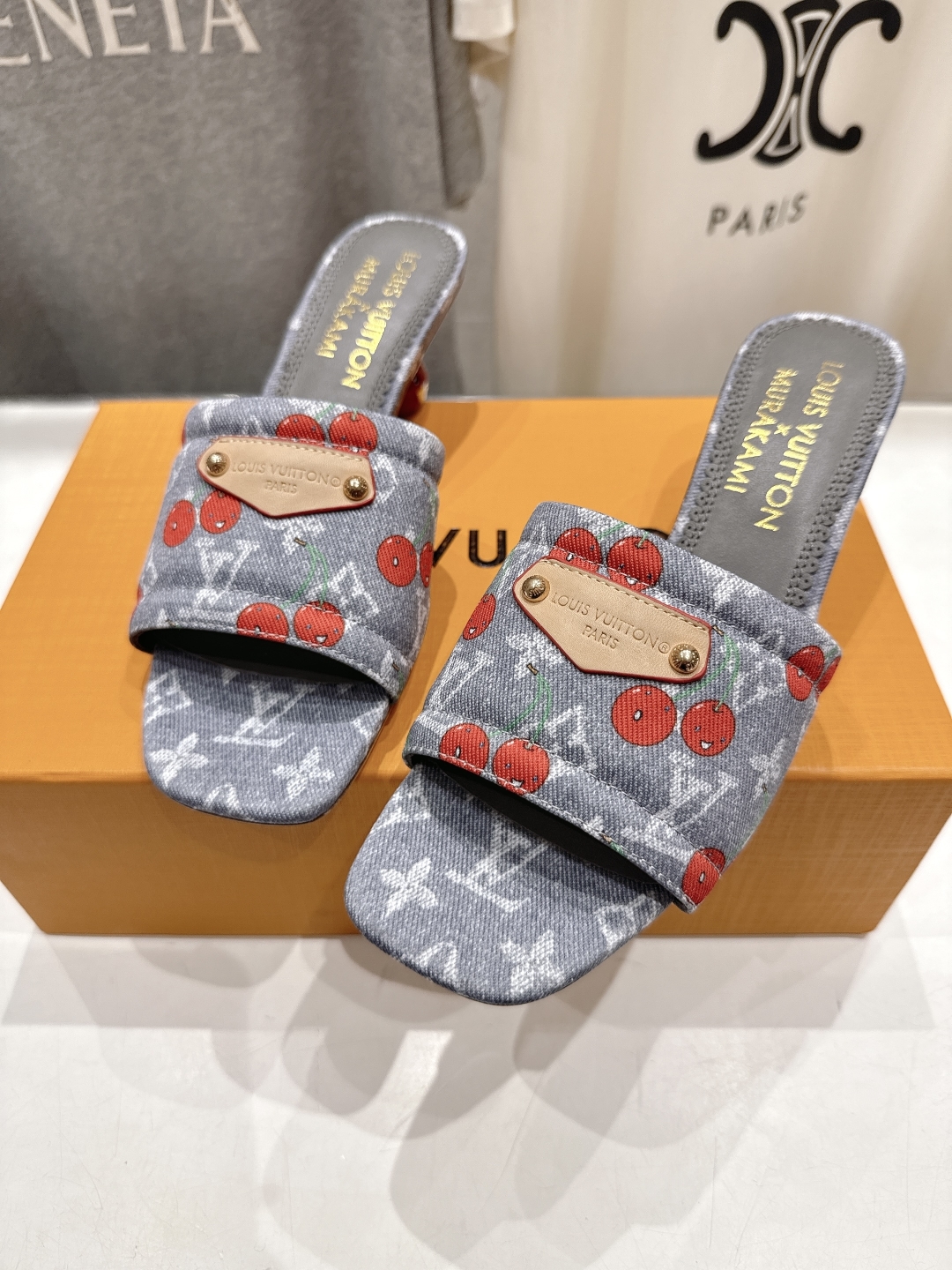 高版本出厂
  Louis Vuitton ss25 new arrival LV驴牌夏季新品高跟拖鞋系