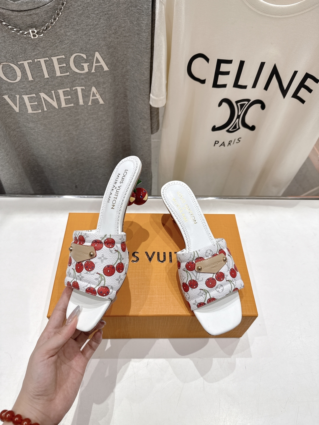 高版本出厂
  Louis Vuitton ss25 new arrival LV驴牌夏季新品高跟拖鞋系