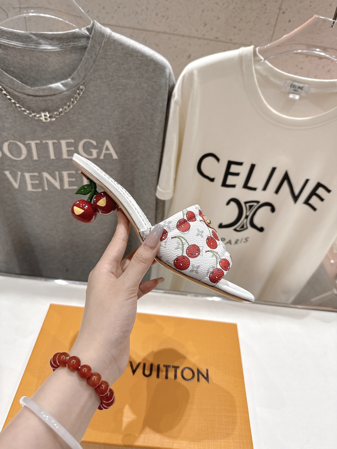 高版本出厂
  Louis Vuitton ss25 new arrival LV驴牌夏季新品高跟拖鞋系
