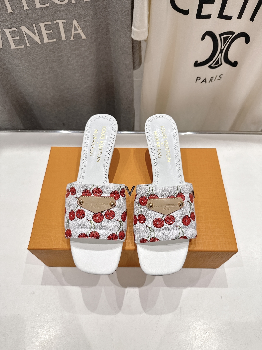 高版本出厂
  Louis Vuitton ss25 new arrival LV驴牌夏季新品高跟拖鞋系