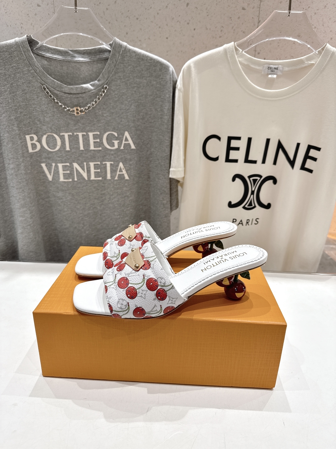 高版本出厂
  Louis Vuitton ss25 new arrival LV驴牌夏季新品高跟拖鞋系