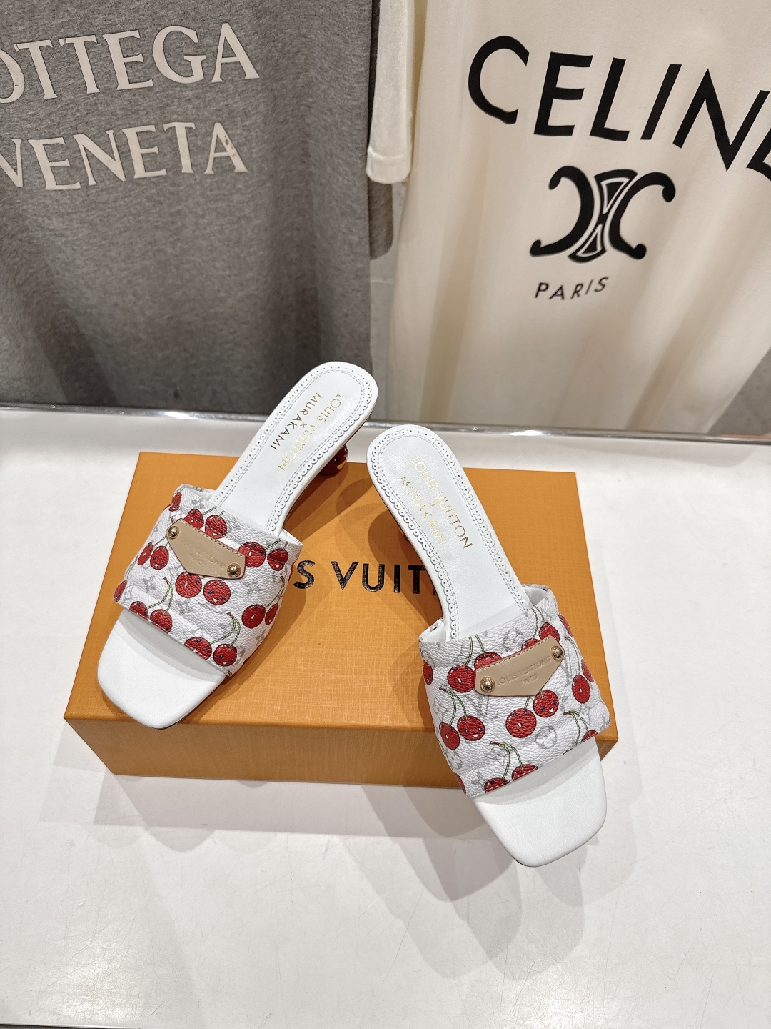 高版本出厂
  Louis Vuitton ss25 new arrival LV驴牌夏季新品高跟拖鞋系