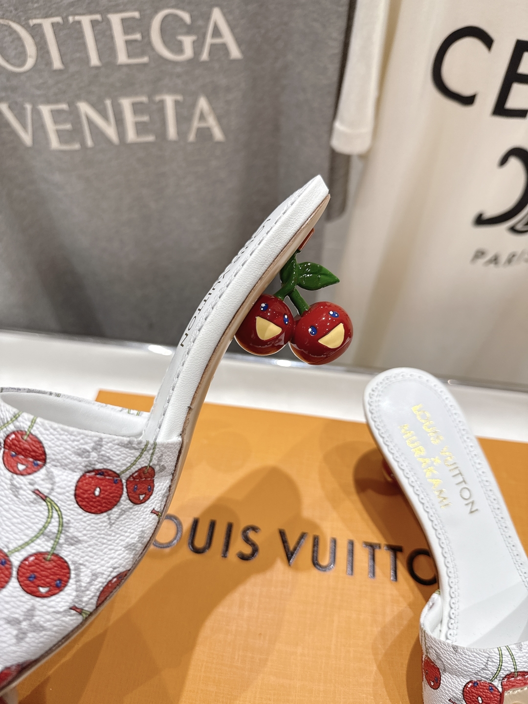 高版本出厂
  Louis Vuitton ss25 new arrival LV驴牌夏季新品高跟拖鞋系