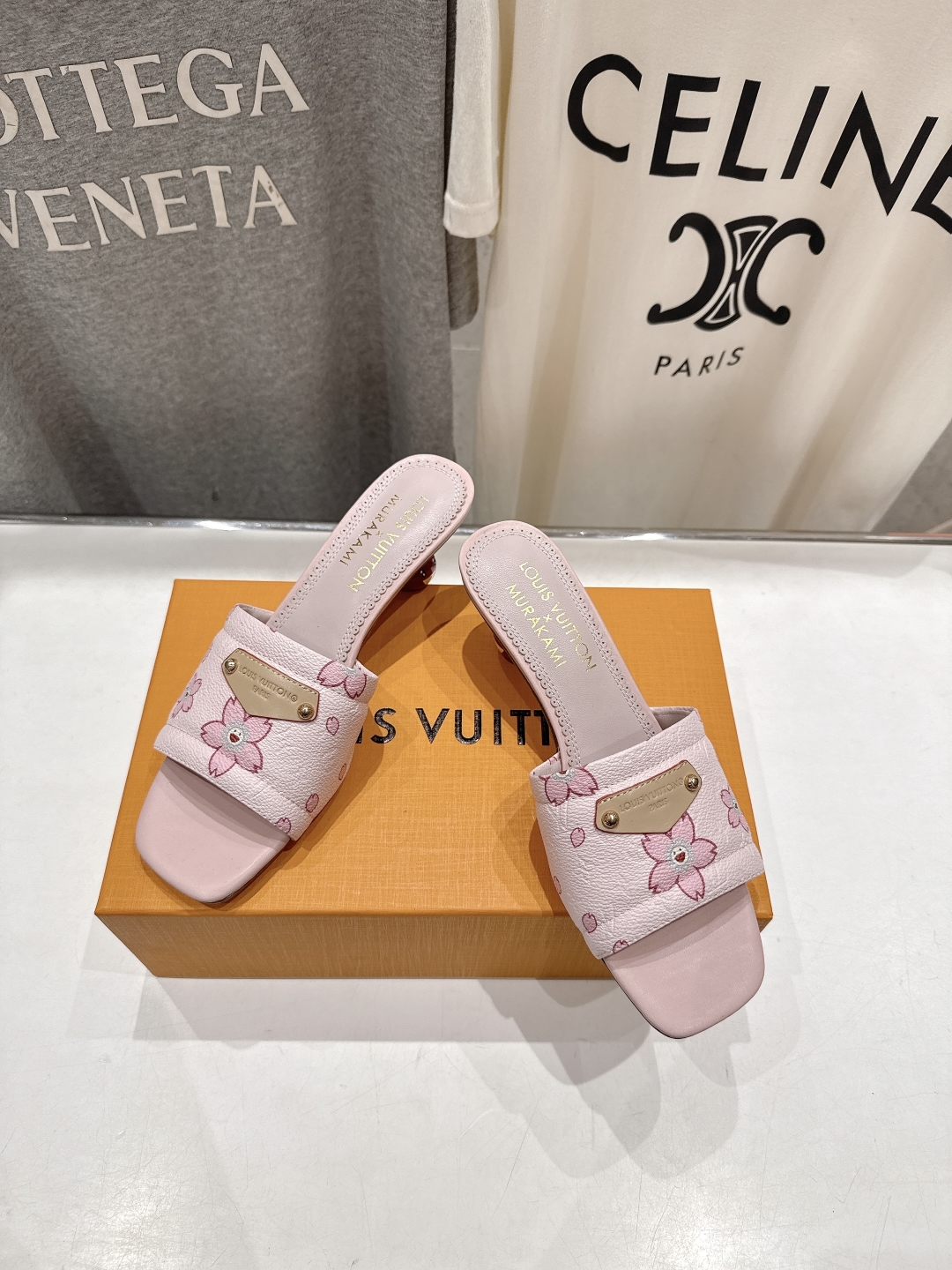 高版本出厂
  Louis Vuitton ss25 new arrival LV驴牌夏季新品高跟拖鞋系