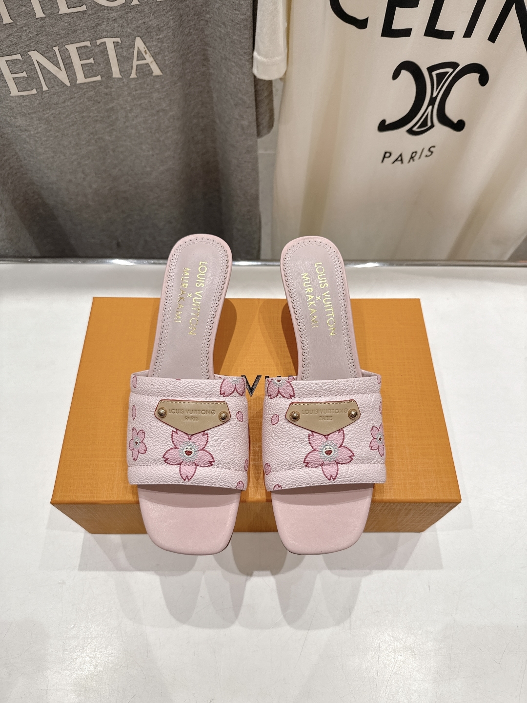 高版本出厂
  Louis Vuitton ss25 new arrival LV驴牌夏季新品高跟拖鞋系