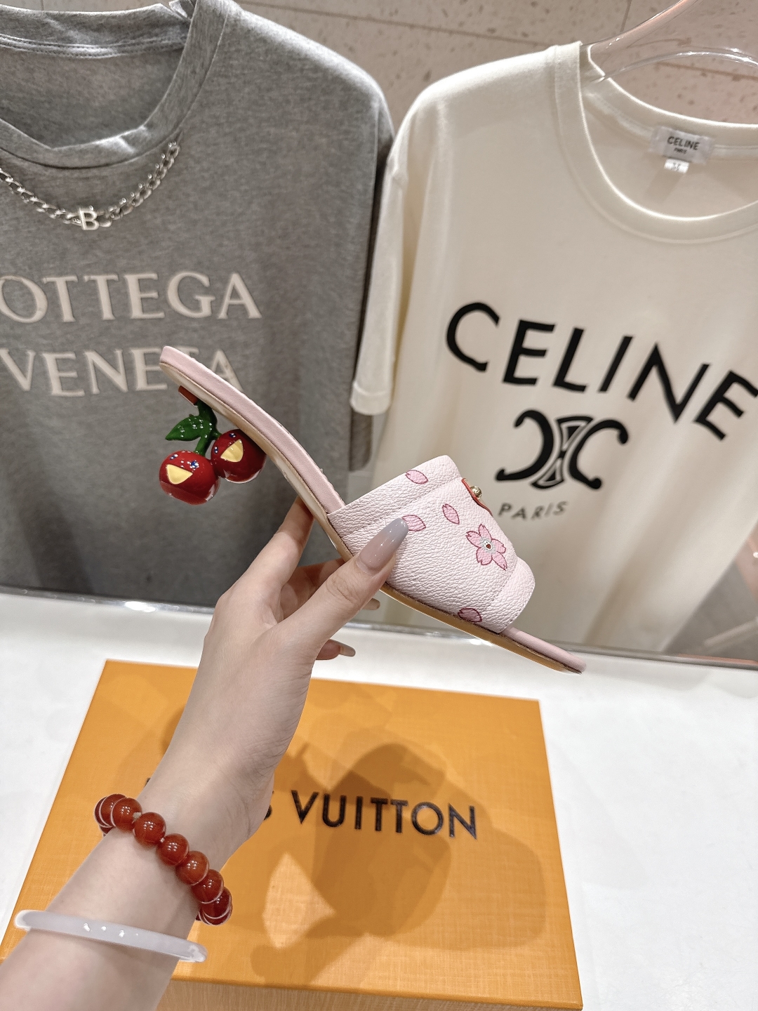 高版本出厂
  Louis Vuitton ss25 new arrival LV驴牌夏季新品高跟拖鞋系