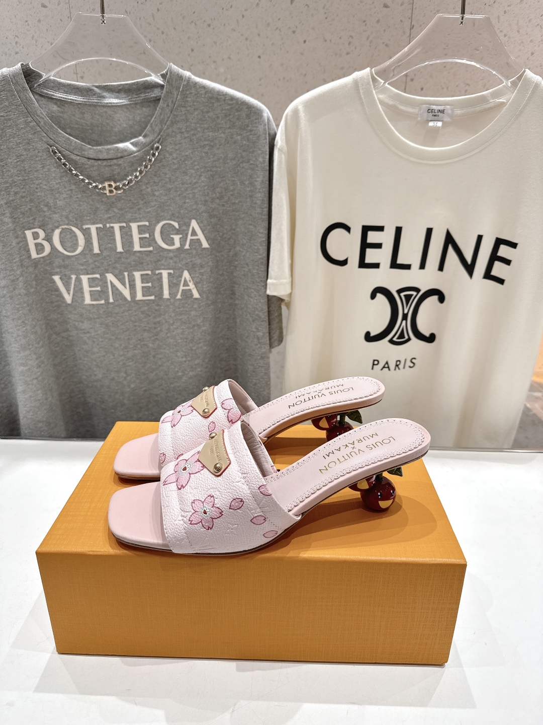 高版本出厂
  Louis Vuitton ss25 new arrival LV驴牌夏季新品高跟拖鞋系