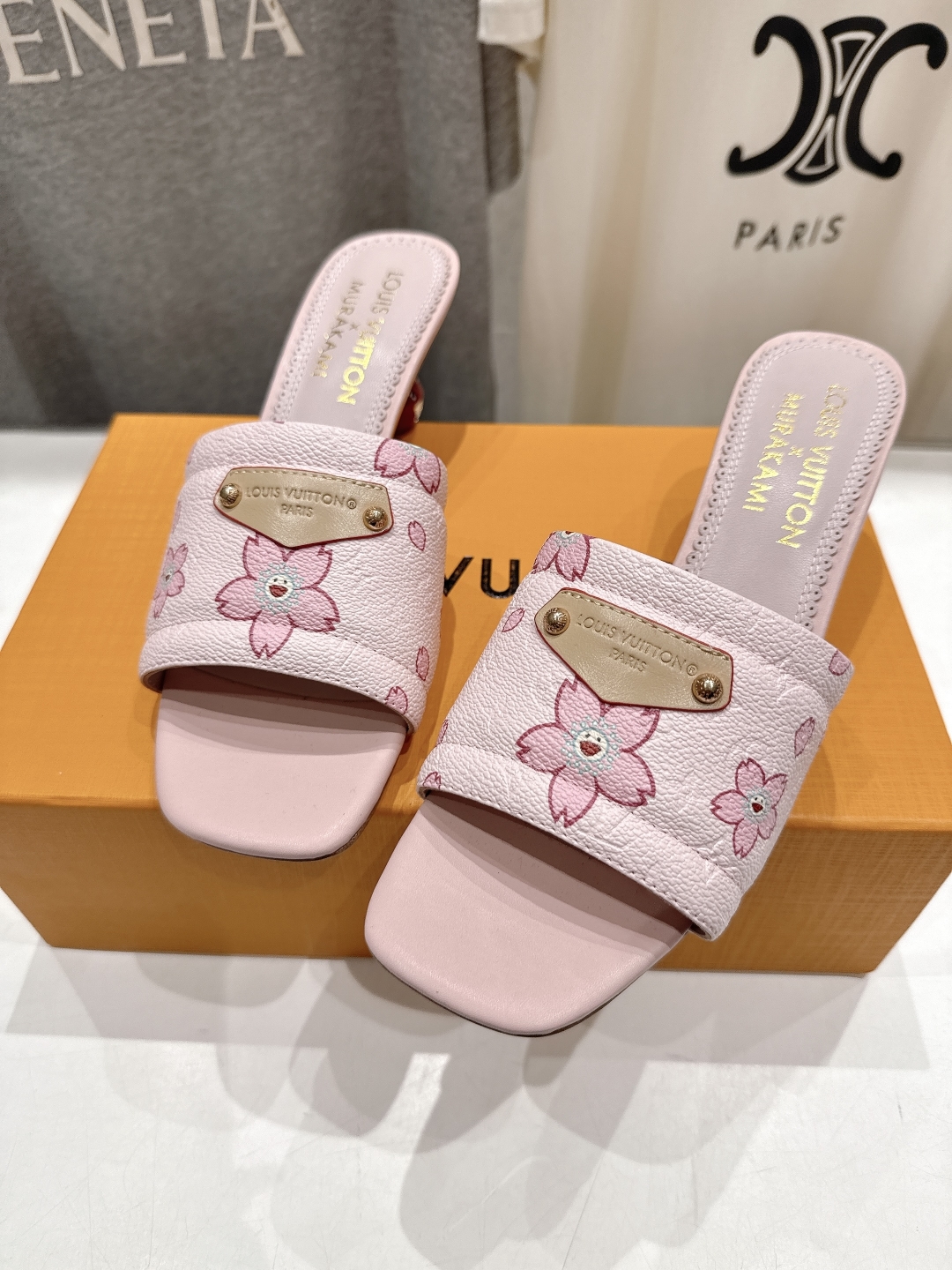 高版本出厂
  Louis Vuitton ss25 new arrival LV驴牌夏季新品高跟拖鞋系