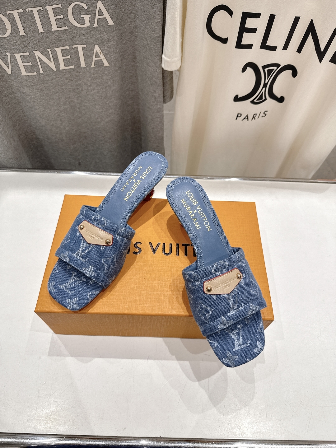 高版本出厂
  Louis Vuitton ss25 new arrival LV驴牌夏季新品高跟拖鞋系