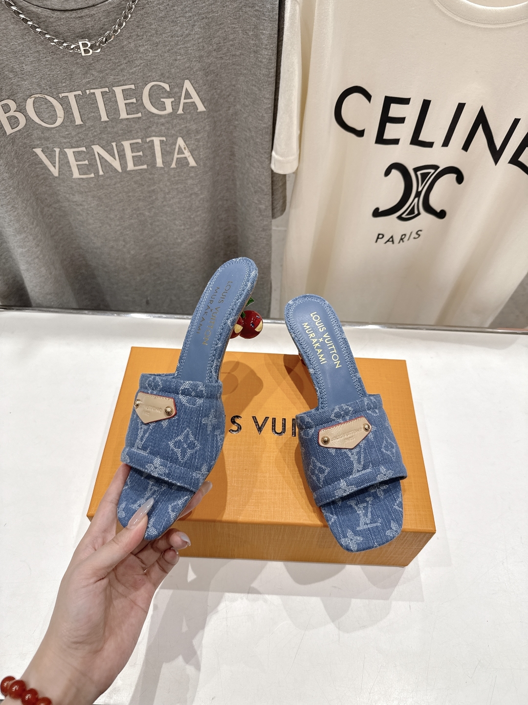 高版本出厂
  Louis Vuitton ss25 new arrival LV驴牌夏季新品高跟拖鞋系