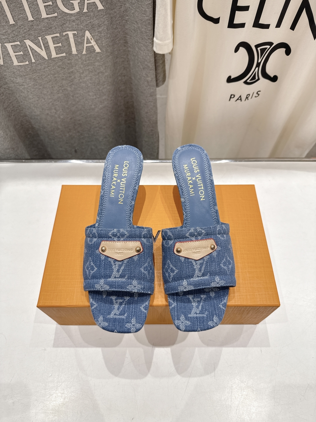 高版本出厂
  Louis Vuitton ss25 new arrival LV驴牌夏季新品高跟拖鞋系