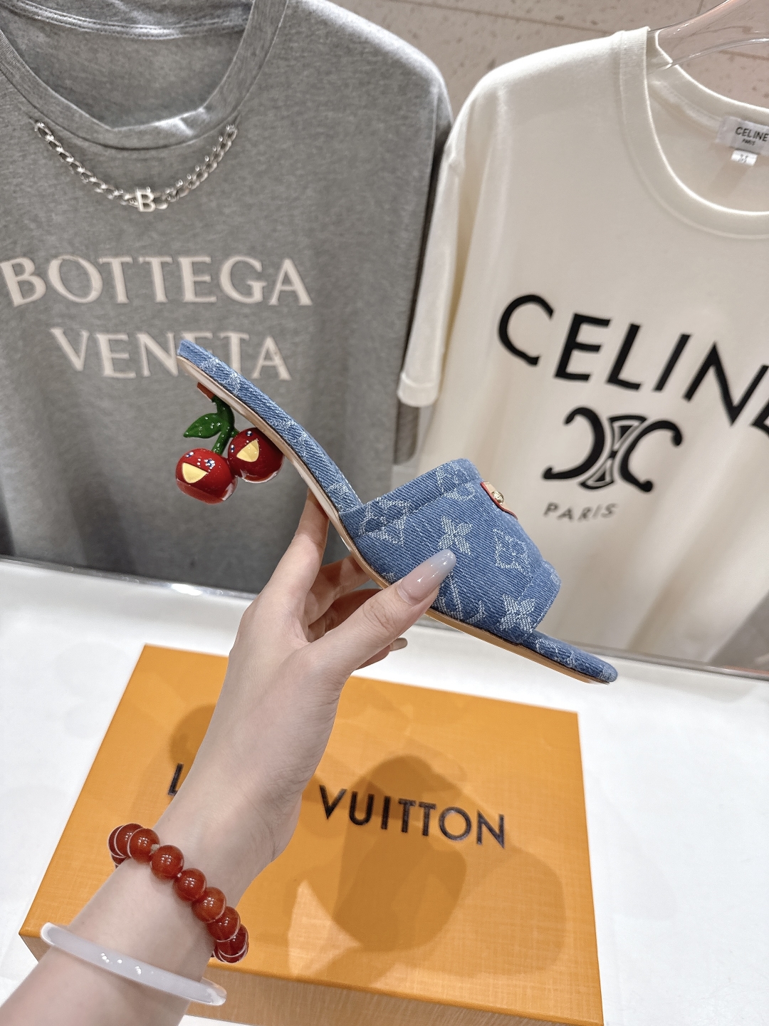 高版本出厂
  Louis Vuitton ss25 new arrival LV驴牌夏季新品高跟拖鞋系