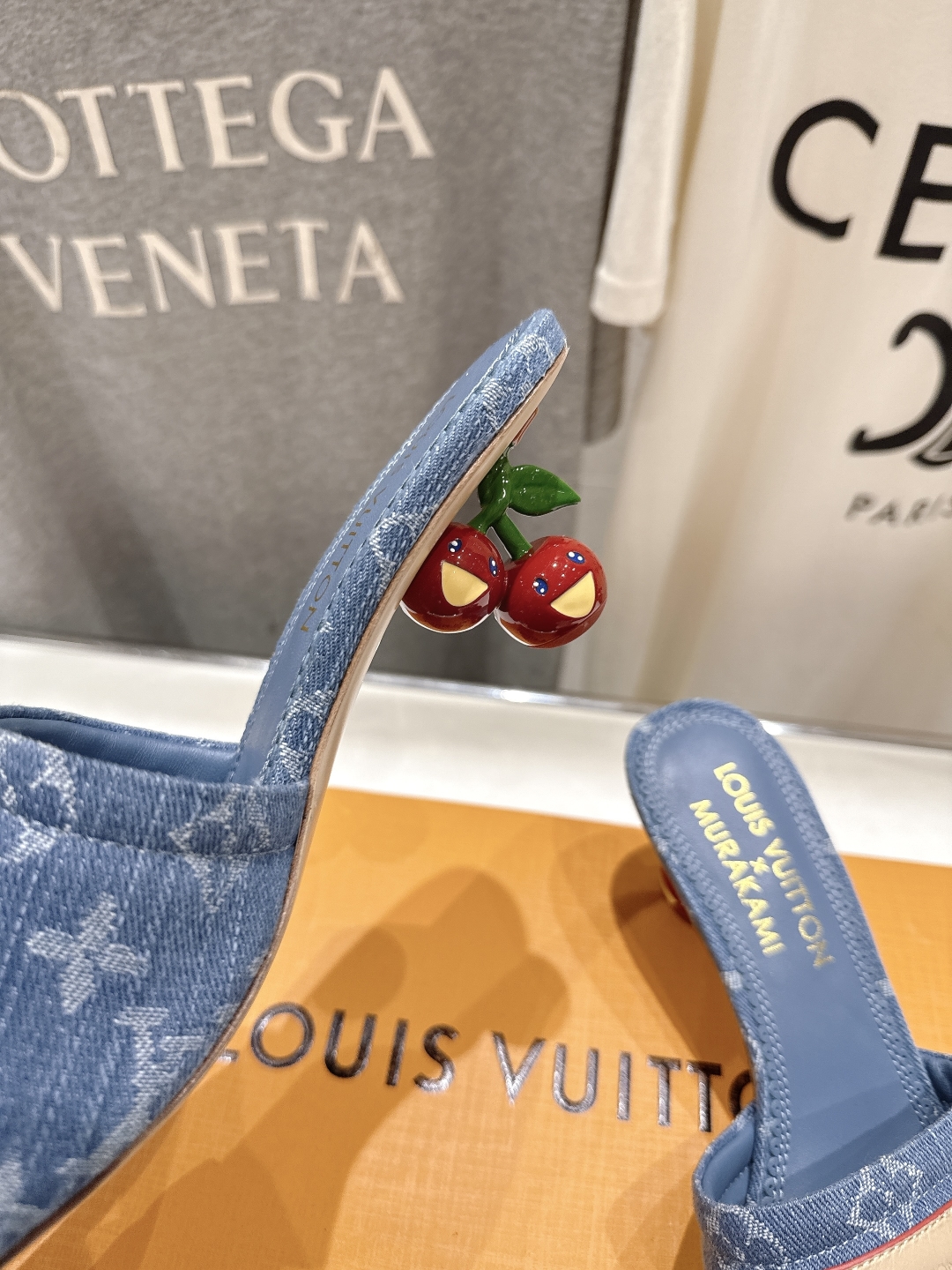 高版本出厂
  Louis Vuitton ss25 new arrival LV驴牌夏季新品高跟拖鞋系