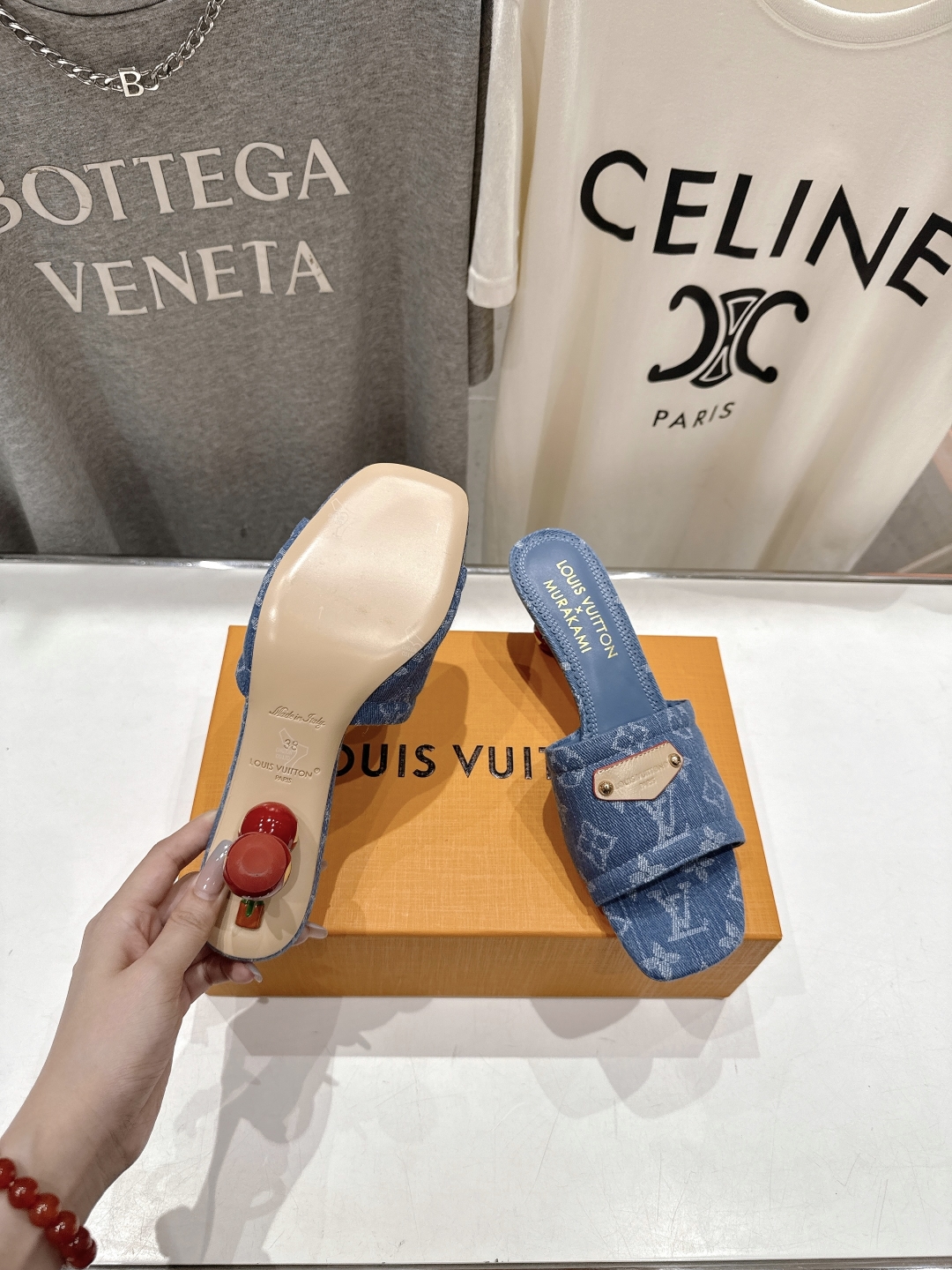 高版本出厂
  Louis Vuitton ss25 new arrival LV驴牌夏季新品高跟拖鞋系