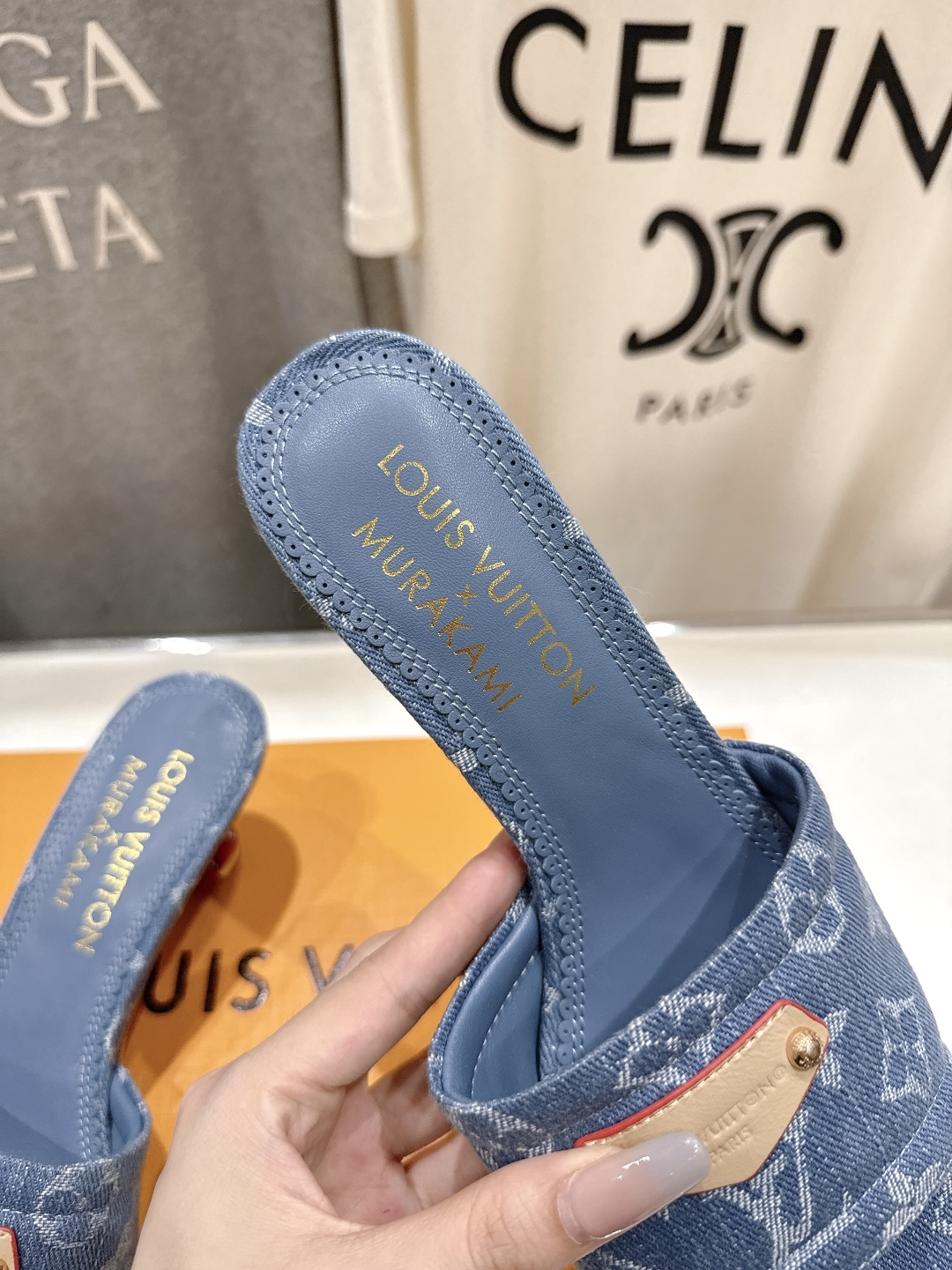 高版本出厂
  Louis Vuitton ss25 new arrival LV驴牌夏季新品高跟拖鞋系