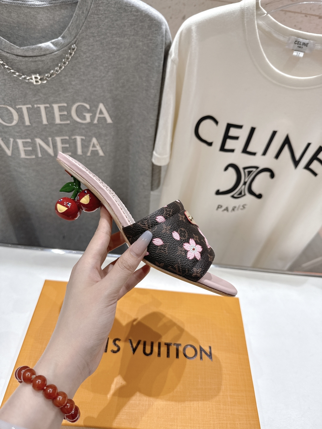 高版本出厂
  Louis Vuitton ss25 new arrival LV驴牌夏季新品高跟拖鞋系